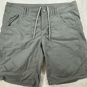 The North Face Woman’s  Athletic Green Shorts Size 10 B44.